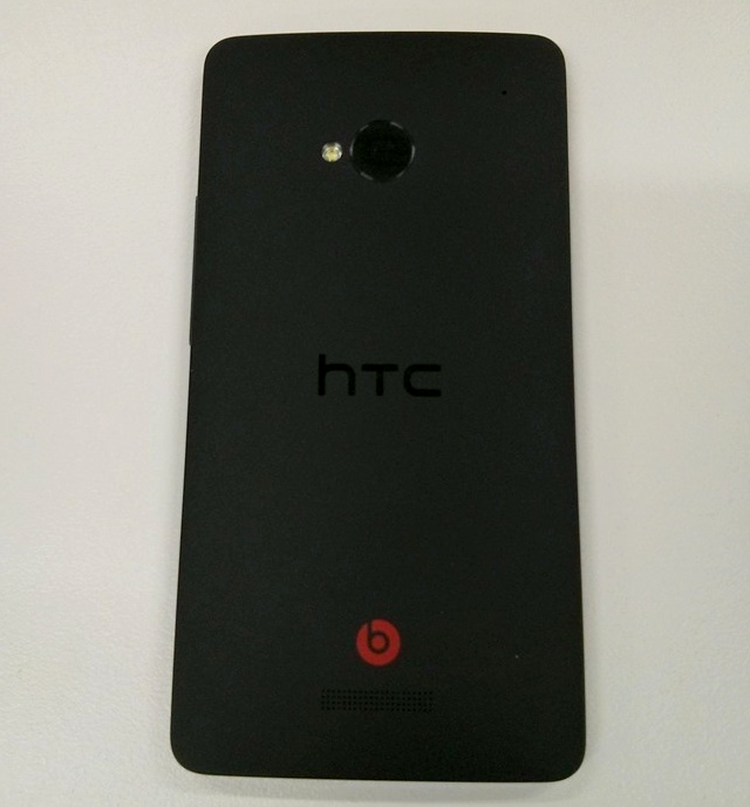 HTC M7 - vedere spate