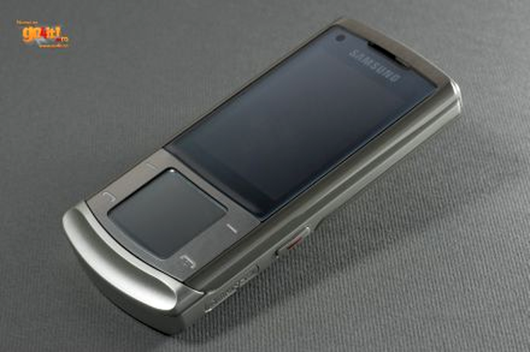 Samsung U900 Soul - un slider sofisticat