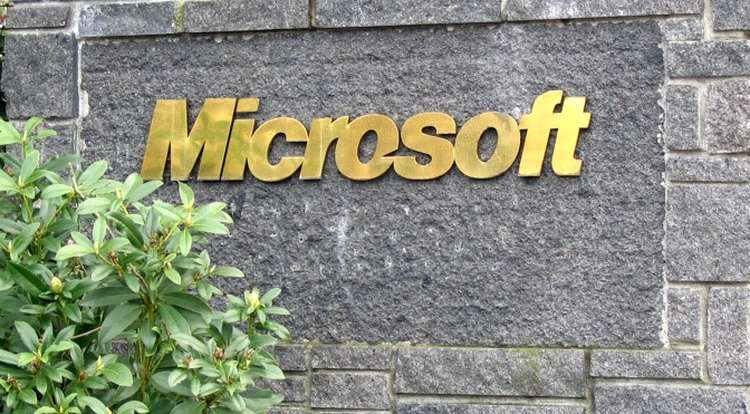 Microsoft anunţă restructurarea a 7800 de job-uri şi pierderi de 7.6 miliarde dolari