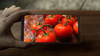 Samsung prezintă ceea ce pare a fi Galaxy S8 alături noile sale display-uri AMOLED [VIDEO]