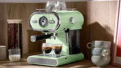 Lidl include în ofertă espressorul manual Silvercrest cu design retro. Preț special pentru utilizatorii aplicației Lidl Plus