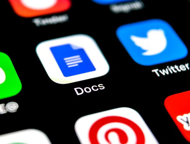 Google Docs poate genera rezumate audio cu ajutorul inteligenței artificiale