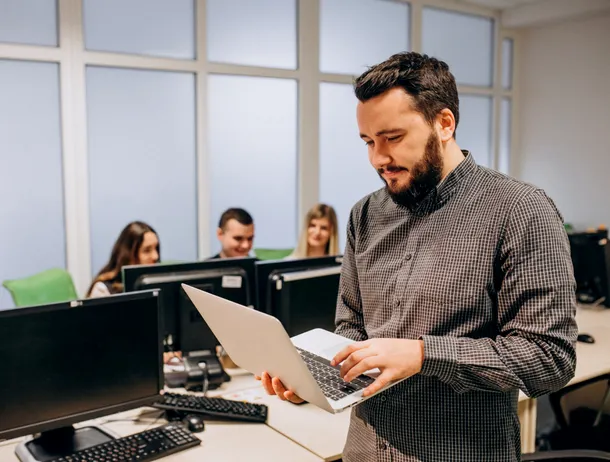 Ministrul interimar al Digitalizării, în contextul atacului de la ANCPI: Când experții de la stat au salarii de trei ori mai mici față de cei din privat, avem o problemă