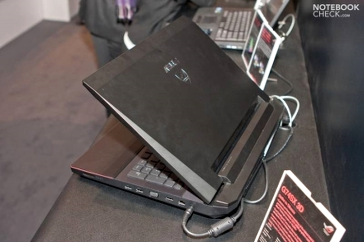 Asus G74, aşa cum putea fi admirat la CeBIT 2011