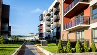 Interzis în fața sau spatele blocului. Se cere semnătură la Asociația de Proprietari. Vecinii te pot bloca