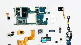 ANALIZĂ | Cum afectează prețul petrolului industria electronicelor: Barilul de 100 de dolari va duce la gadgeturi mai scumpe