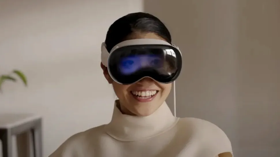 Apple își instruiește angajații din magazine să folosească Vision Pro, noul headset de realitate virtuală