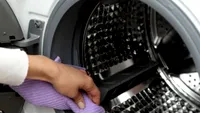 Cum să scapi de mucegaiul din mașina de spălat. Ai nevoie de două ingrediente naturale