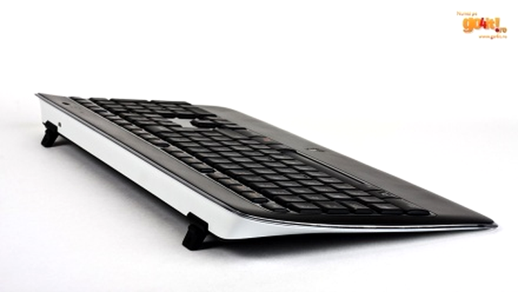 Logitech K800 - un design atractiv