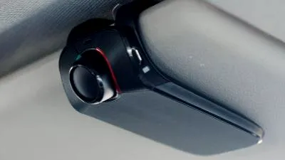 Parrot Minikit Neo 2 HD - un kit hands-free auto uşor de utilizat şi cu autonomie foarte bună a bateriei [REVIEW]
