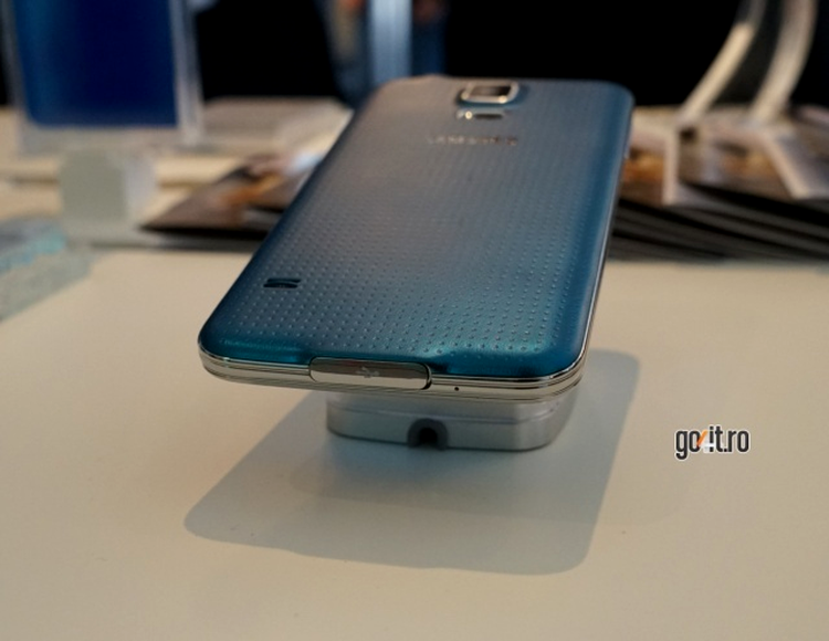 Samsung Galaxy S5 - port microUSB 3.0
