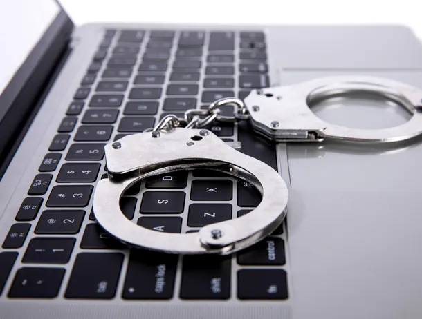 Român fugar, arestat în SUA pentru o fraudă electronică de peste 600.000 de dolari