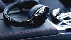 Mercedes-Benz 2, noile căști cu un logo foarte cunoscut