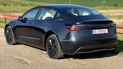 Tesla aduce Grok pe mașinile din România. Asistentul AI cu personalități „Sexy” și „Romantic” ajunge printr-un update gratuit