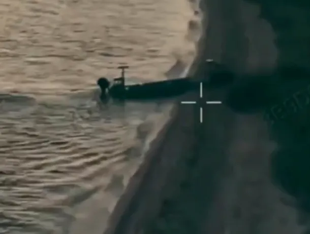 Video – Ucraina anunță prima utilizare a unui robot de luptă transportat de o dronă navală