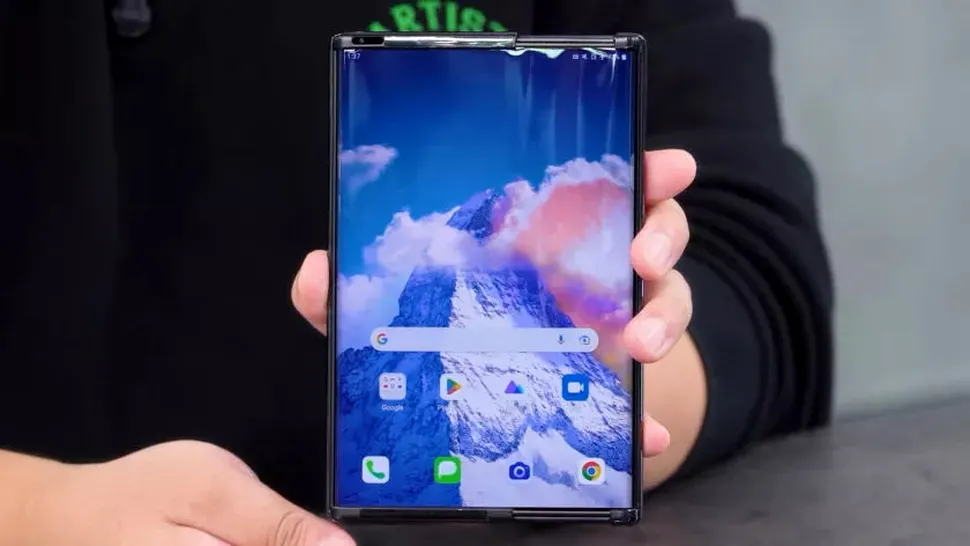 LG Rollable, telefonul cu ecran rulabil pe care LG nu l-a mai lansat, prezentat în detaliu pe YouTube
