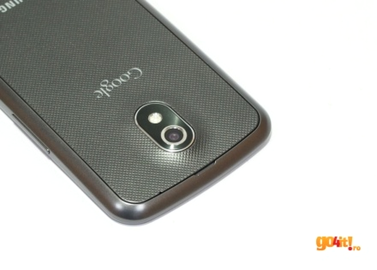 Samsung Galaxy Nexus - camera foto şi capacul din plastic