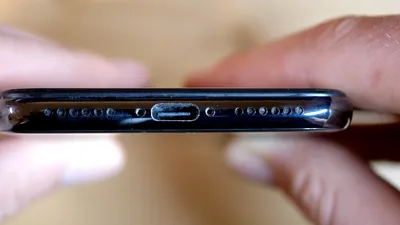Primul iPhone cu mufă USB-C este acum de vânzare pe eBay. UPDATE: prețul a trecut de 100.000 de dolari