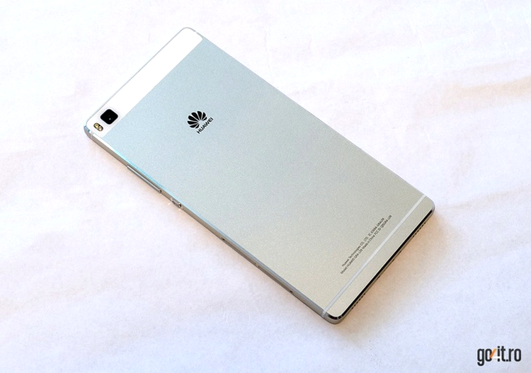 Huawei P8 - un spate metalic perfect plat