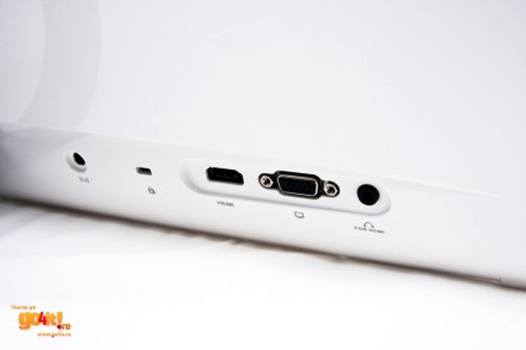 Asus Designo MS246 - conectorii