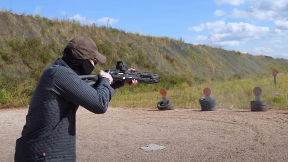 Kalashnikov a dezvoltat un shotgun inteligent, compatibil cu iPhone