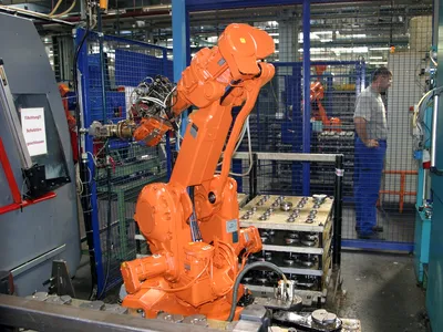 Modelul istoric de creștere al României, bazat pe forța de muncă ieftină și consum ridicat, nu mai funcționează. AI și automatizarea devin principalii factori ai productivității