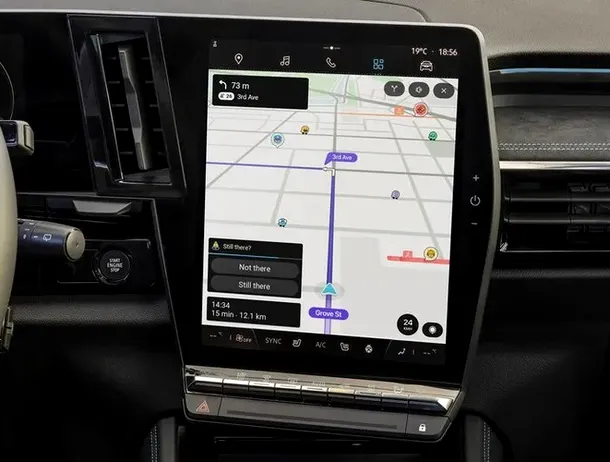 Mașinile Renault vor fi primele care vor rula Waze direct pe sistemul mașinii, fără telefon