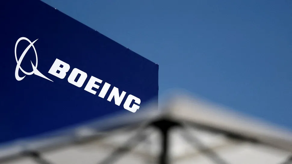 TAROM denumește un Boeing 737 MAX „Mircea Lucescu”, în memoria antrenorului