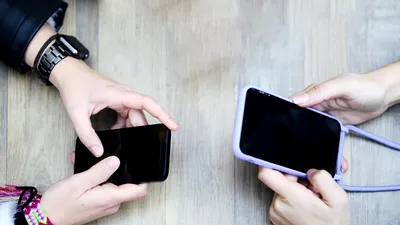 Samsung Wallet introduce transferul de bani între telefoane Galaxy printr-un simplu tap
