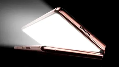 Galaxy Z Fold 3 ar putea fi primul telefon Samsung fără cameră frontală la vedere