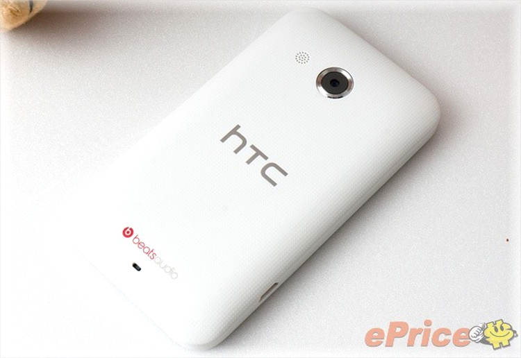 HTC Desire 200 - capacul nu este din aluminiu