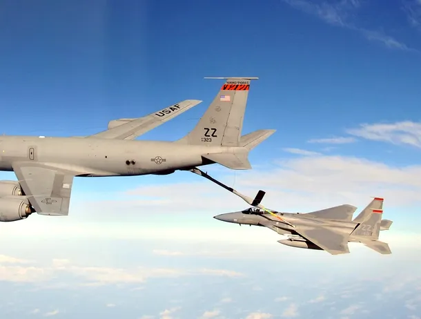 Ce trebuie să știm despre KC-135, cisterna aeriană americană prăbușită în Irak. Aeronavele ar putea ajunge în curând și în România