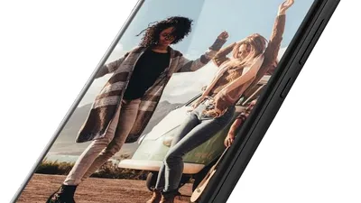 Motorola pregăteşte Moto G8 cu ecran complet, fără notch