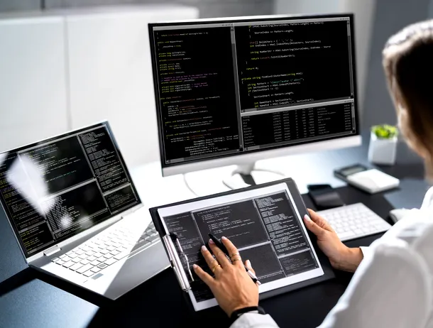 Program gratuit de instruire în inteligență artificială pentru dezvoltatorii din România, anunțat de AWS