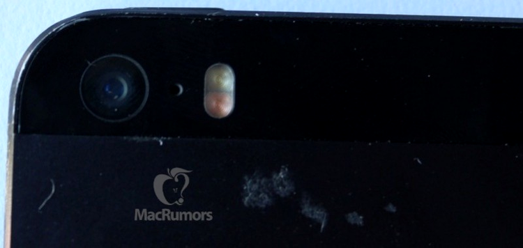 iPhone 5S - camera foto cu blitz dual-LED