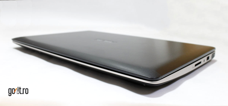 Asus VivoBook X202E - carcasă de numai 2 cm grosime