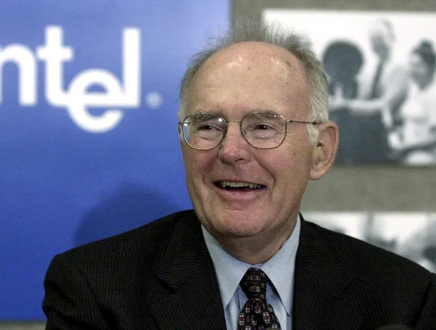 Citatul zilei de la Gordon Moore, fostul șef legendar al Intel și omul din spatele legii lui Moore