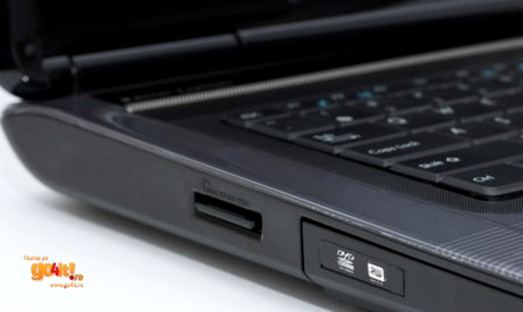 Asus F70 - unitatea optica si cititorul de card-uri