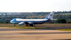 Air Force One, avionul președintelui SUA, a decolat de mai multe ori decât a aterizat. Cum e posibil?