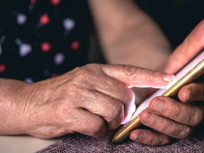 „Vishing-ul”, tot mai popular: Înșelătoriile telefonice reprezintă 42% din fraudele raportate în 2026 – DNSC