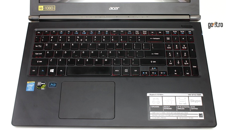 Acer Aspire V 15 Nitro: Butoanele tastaturii retroiluminate au o cursă scurtă