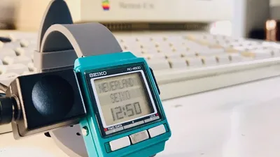 WristMac, primul smartwatch Apple din 1988, va fi scos la licitație