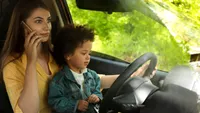 Reguli dacă mergi cu copilul în mașină. Se calculează după înălțime. Părinții își pot pierde permisul auto 30 de zile