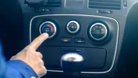 Șoferii sunt amendați dacă folosesc aerul condiționat. Măsura luată în timpul caniculei. Cine sunt cei vizați