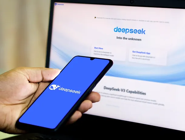 Compania chineză DeepSeek a lansat noile modele de IA DeepSeek V4-Pro și DeepSeek V4-Flash