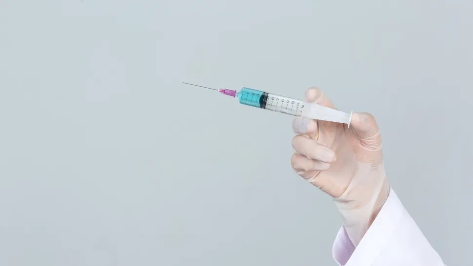 Scandal în New York: companie acuzată că vinde injecții cosmetice din țesuturi provenite de la cadavre
