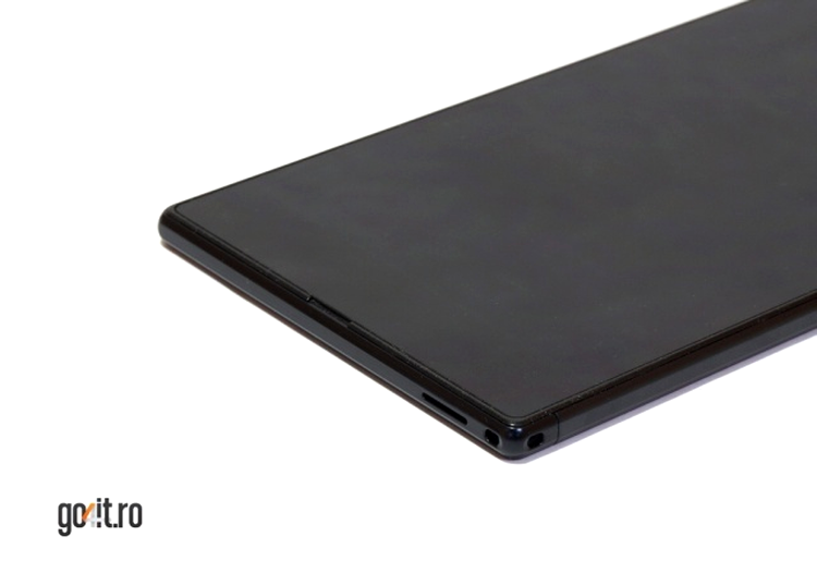 Sony Xperia Z Ultra - latura inferioară
