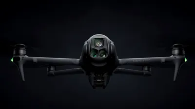 DJI Mavic 4 Pro, o dronă care permite filmări aeriene din orice unghi