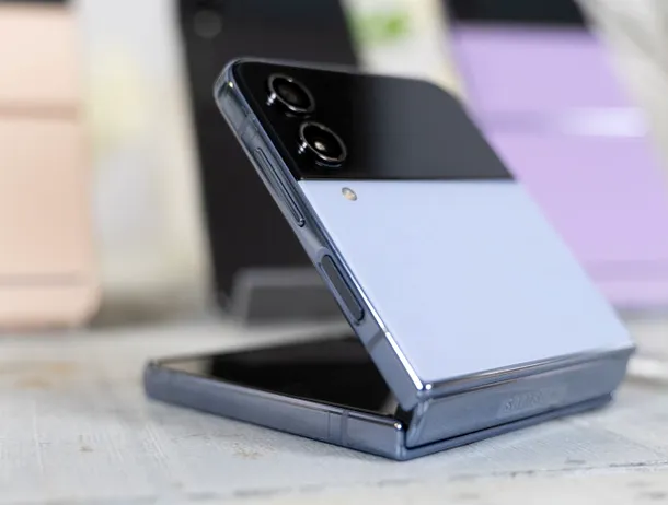 Galaxy Z Flip5, pregătit cu un ecran exterior mult mai mare și ecran principal fără cută în zona de pliere