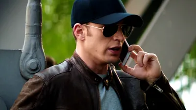 Chris Evans, actorul din „Captain America”, folosea un telefon vechi de 7 ani